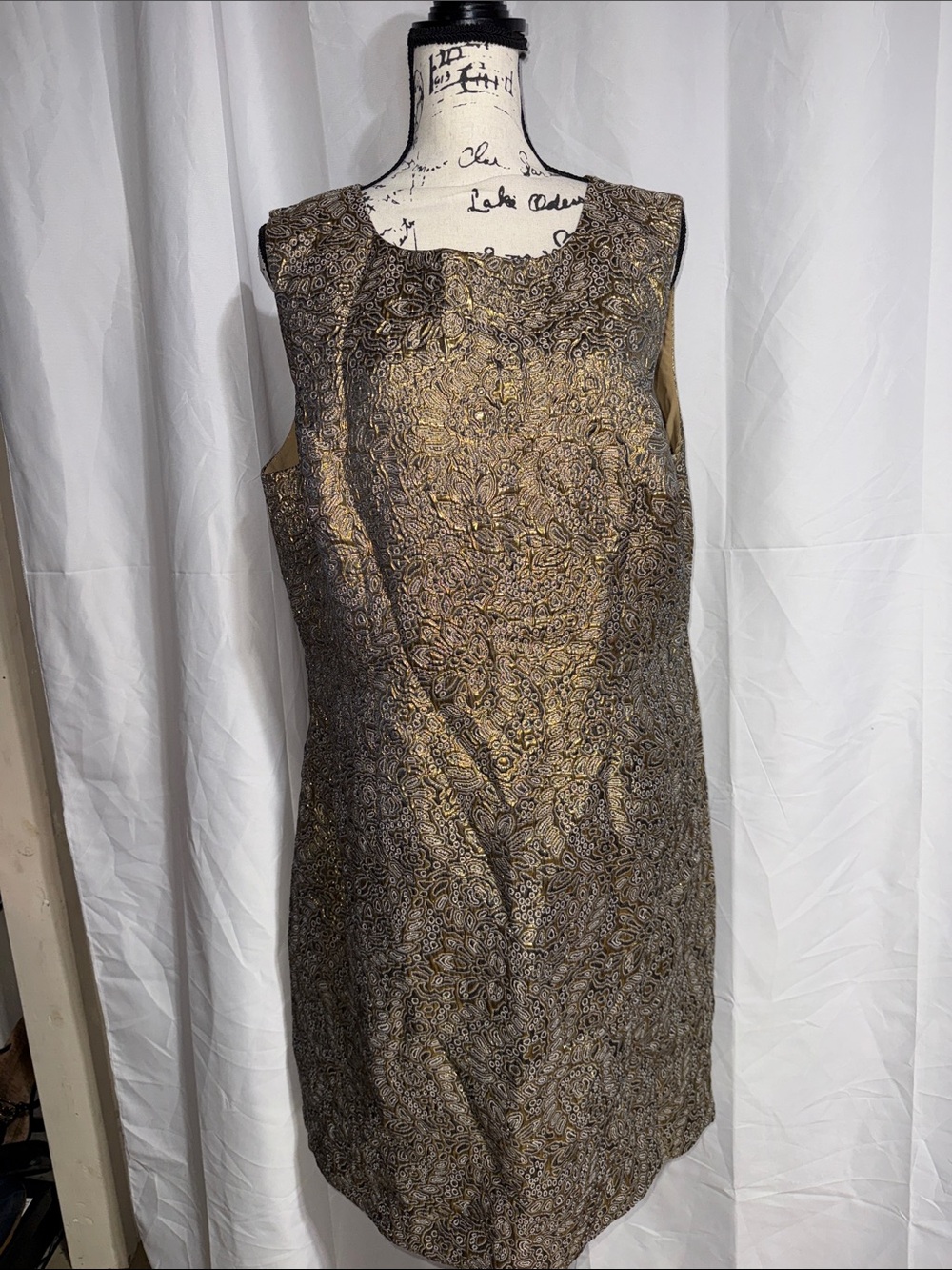 Ann Taylor Metallic Brocade Sleeveless Dress in Gold and Black